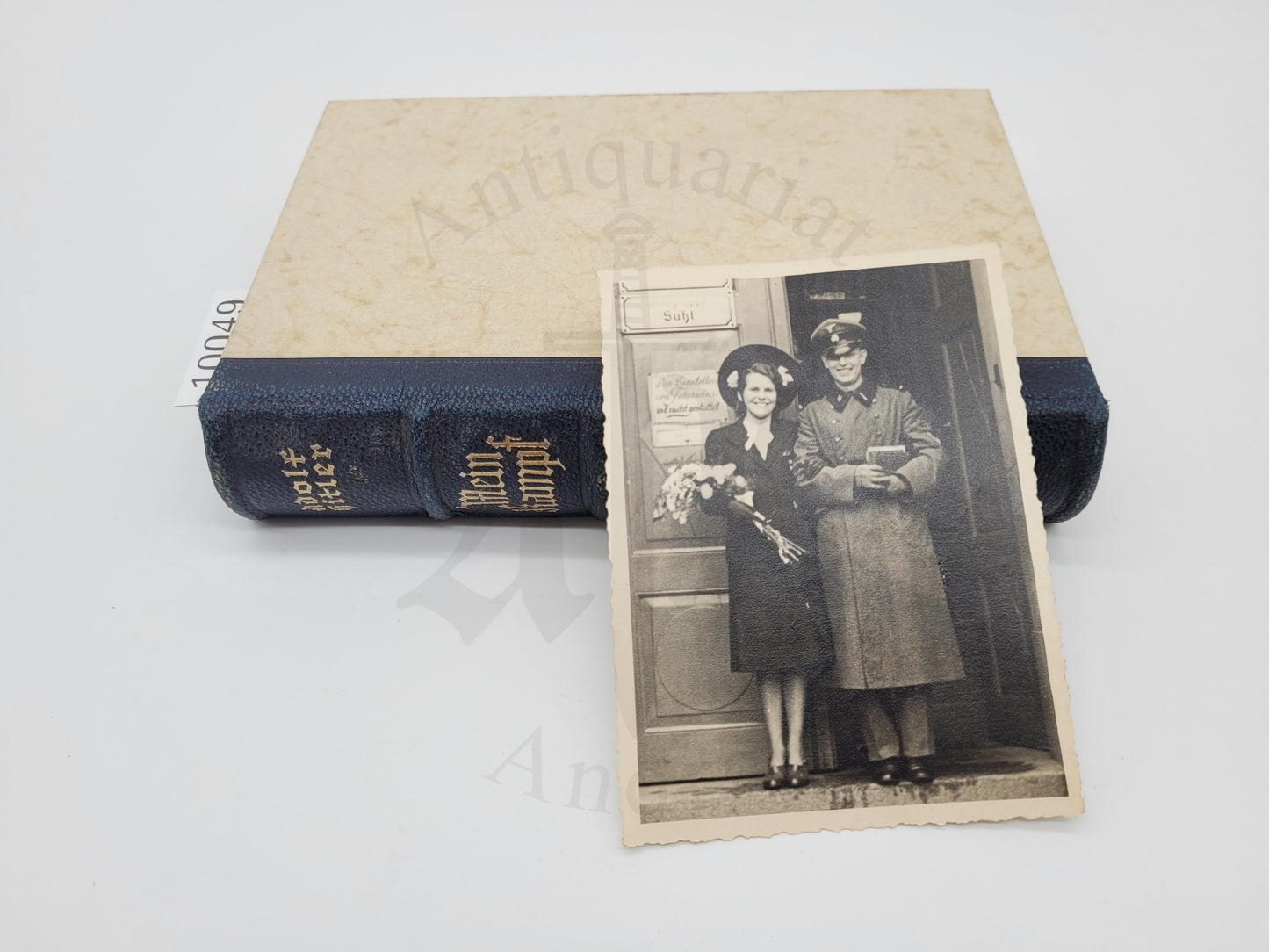 Mein Kampf Hochzeitsausgabe (Druckschrift) +  Verleihungsbild (SS Mann)