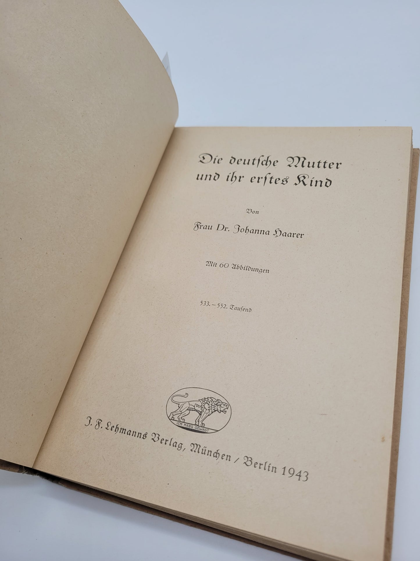 Die deutsche Mutter und ihr erstes Kind (Orig. Schutzumschlag)